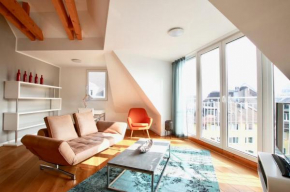 Große Dachgeschosswohnung mit Balkon im belgischen Viertel
